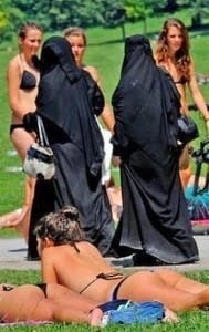 burkas bikinis